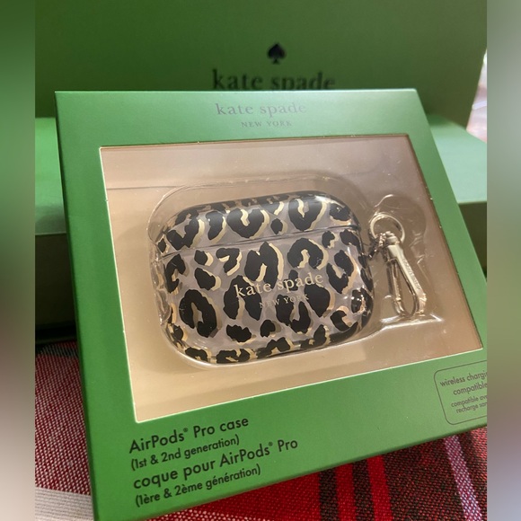 NWT! Kate Spade carrying case for AirPods Pro - Picture 2 of 10